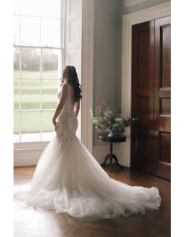 Elysee "Charlotte" bridal gown. Size 8 Elysee "Charlotte" bridal gown. Size 8