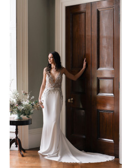 Enzoani "Melinda" Size 10 Enzoani "Melinda" Size 10