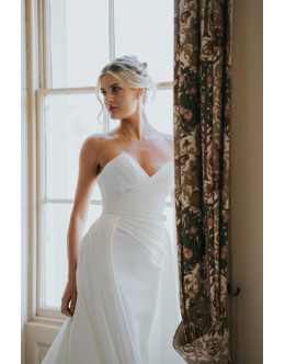 Eva Lendel Lika wedding gown