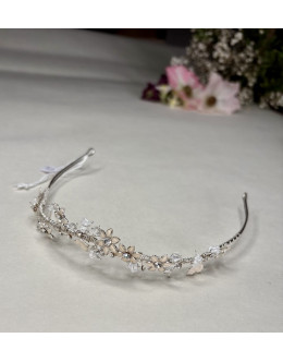 Delicate leaf and floral design hair piece Delicate leaf and floral design hair piece