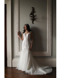 Romantica Ivory fishtail gown. Size 8 Romantica Ivory fishtail gown. Size 8
