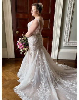 Romantica wedding gown. Size 14 Romantica wedding gown. Size 14