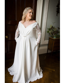 Terra Bridal gown. Size 22 Terra Bridal gown. Size 22
