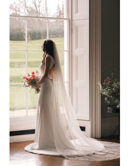 Chapel-length vintage lace ivory veil Chapel-length vintage lace ivory veil